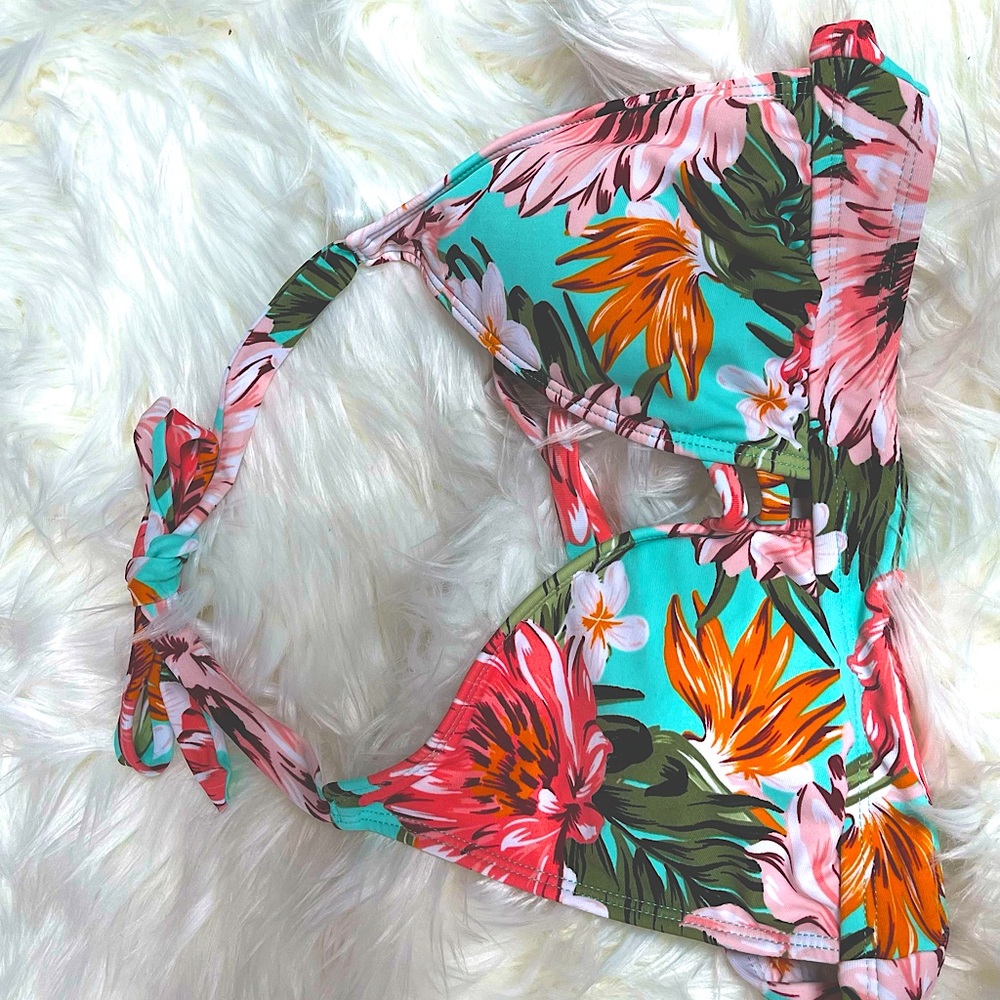 Size small floral bikini top in like new condition